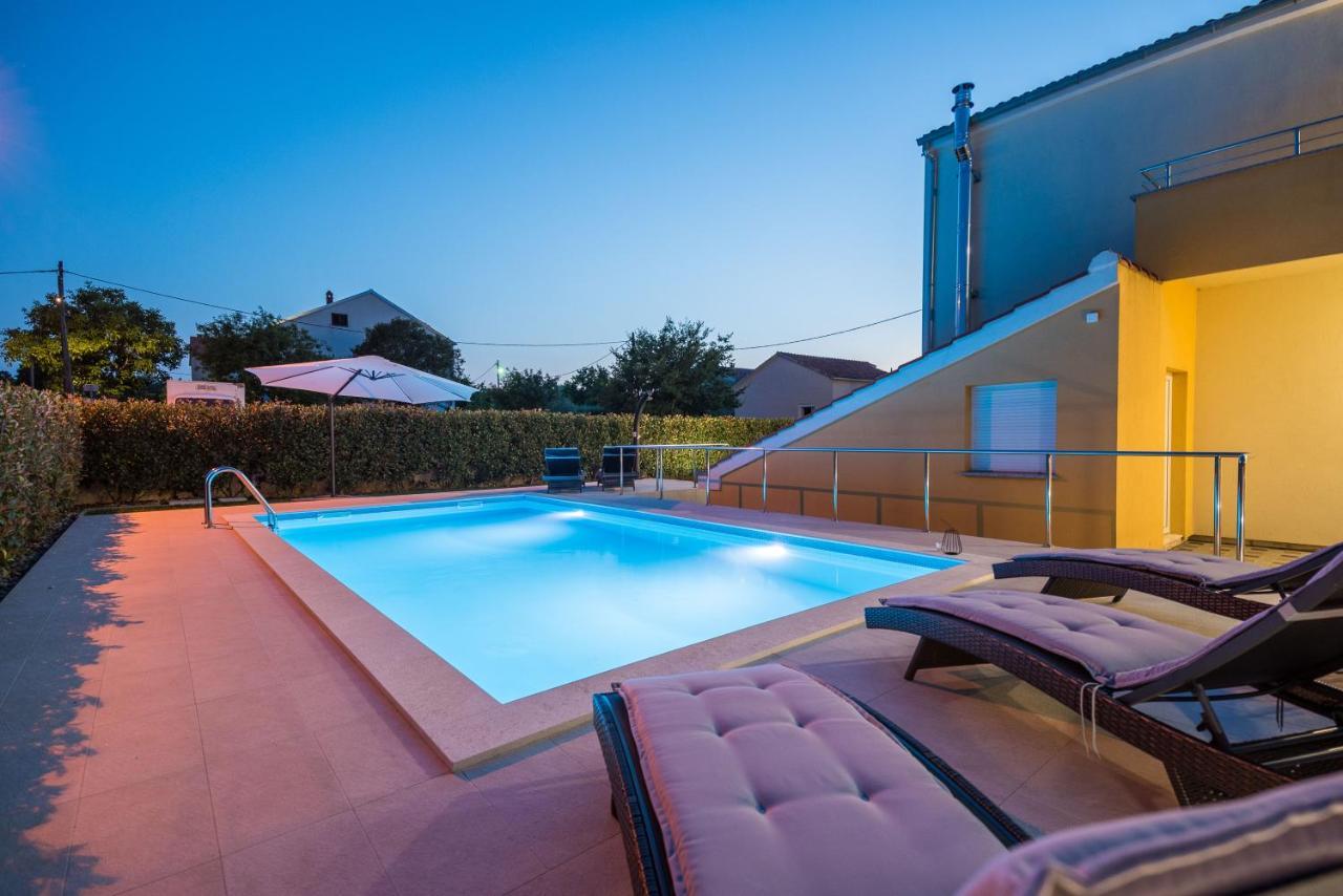 Appartement Petra S Bazenom, Rostiljem I Parkingom
