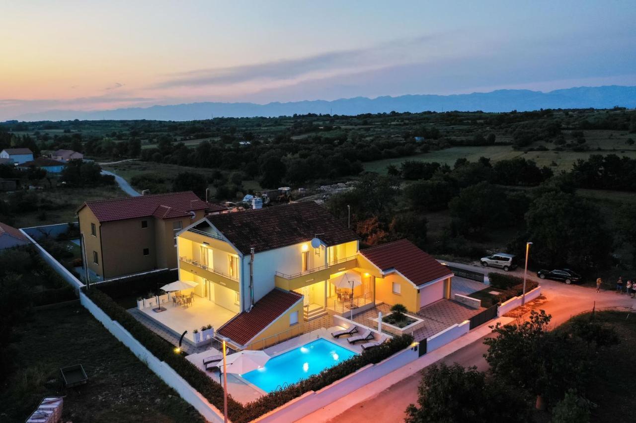 Appartement Petra S Bazenom, Rostiljem I Parkingom *