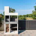 Villa Petra S Bazenom, Rostiljem I Parkingom