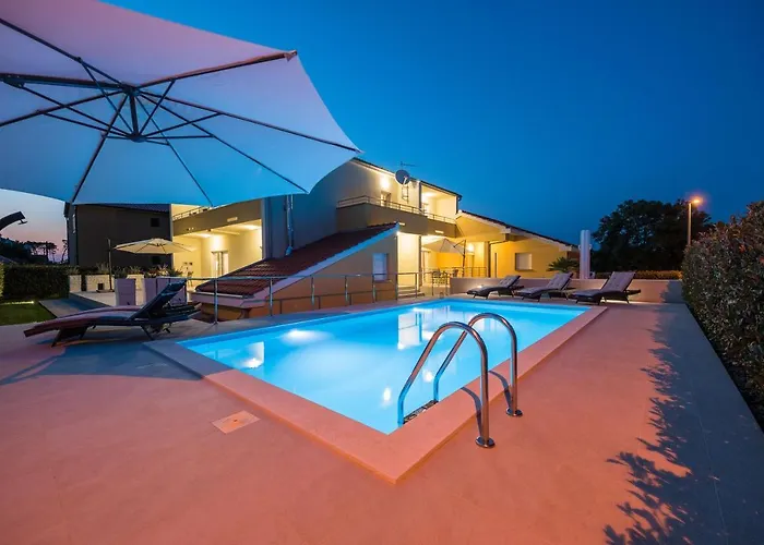 Villa Petra S Bazenom, Rostiljem I Parkingom