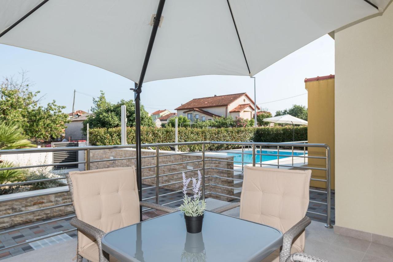 Petra S Bazenom, Rostiljem I Parkingom Apartment